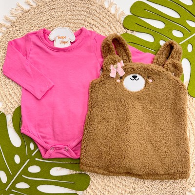 Inverno 2025 - Conj. Body Manga Longa e Salopete Ursinha com Pelinho Hugs Here - Marrom e Pink